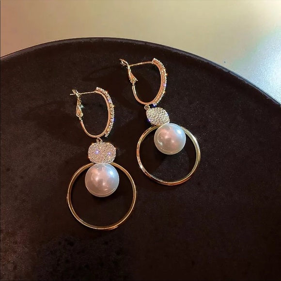 New White Pearl Drop Earrings - Picture 4 of 7